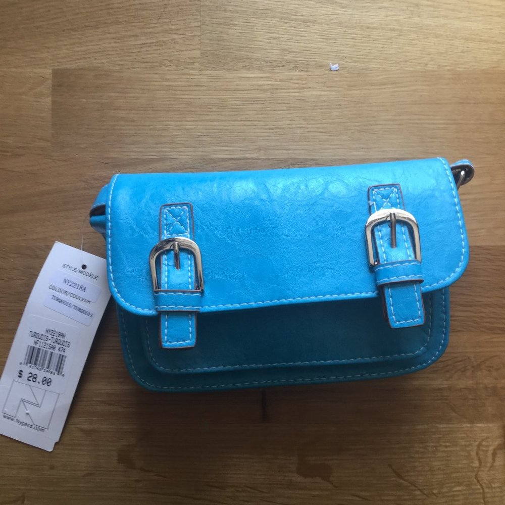 NWT Nygard cross body purse New with tags color is turquois